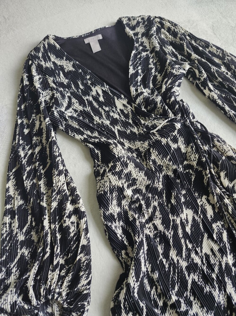 H&M Pleated Wrap Dress - Black&Cream White, Size S